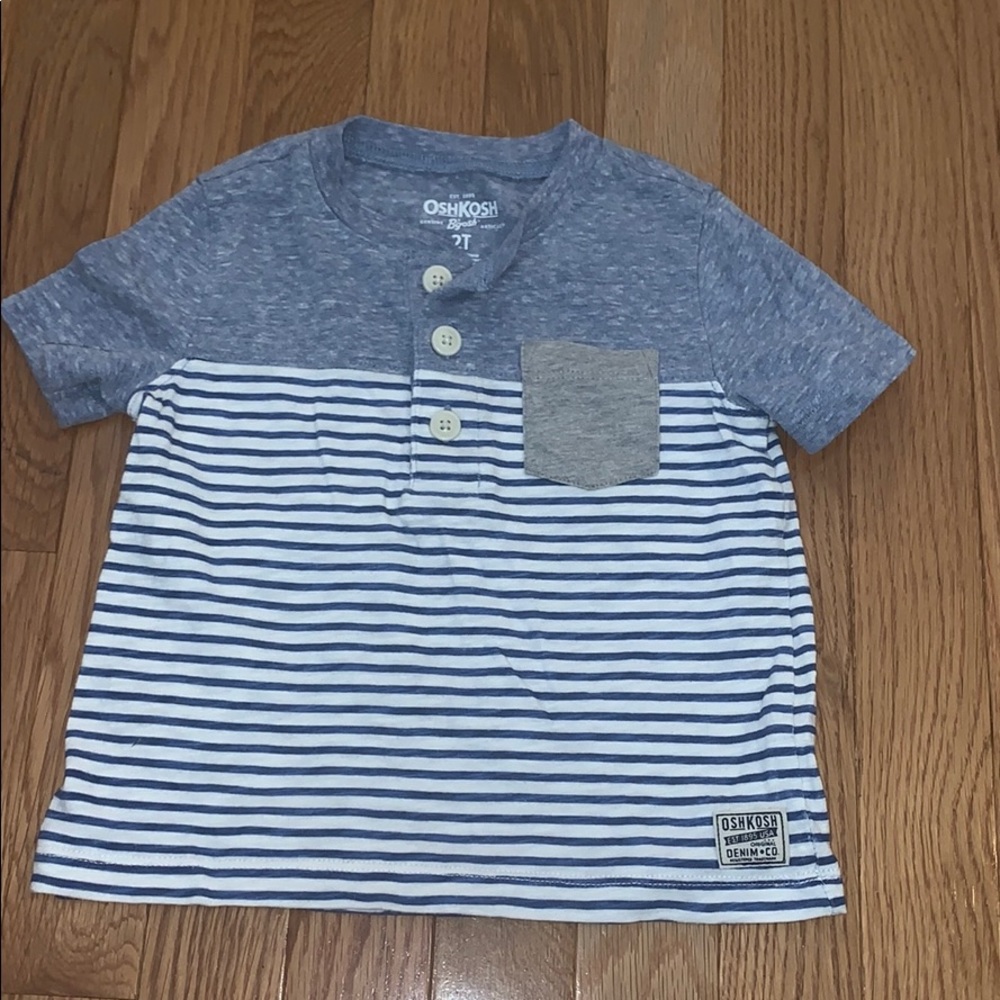 OshKosh B’Gosh boys size 2T t-shirt